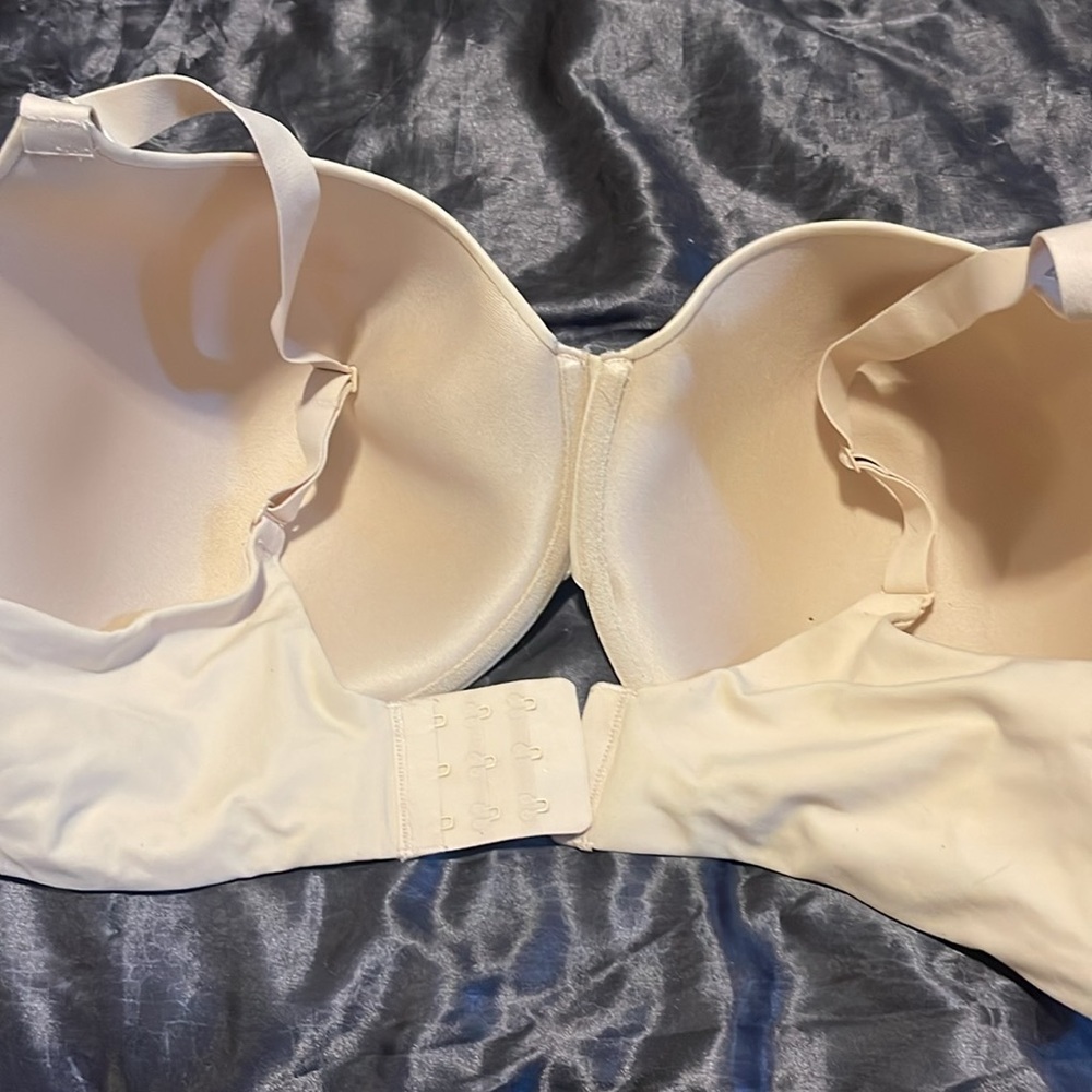 Skims T Shirt Bra - Picture 7 of 11